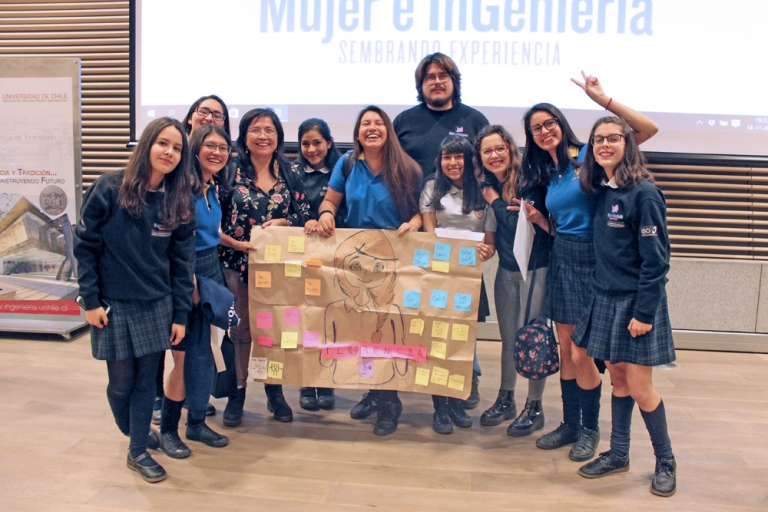 Participantes del proyecto “Mujer e InGeniería” se reunieron por última vez en Santiago y Concepción
